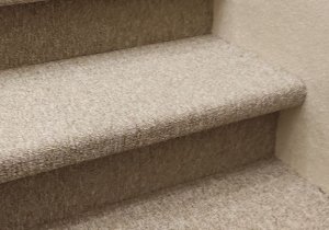 Укладка ковролина на ступени ковролин ITC